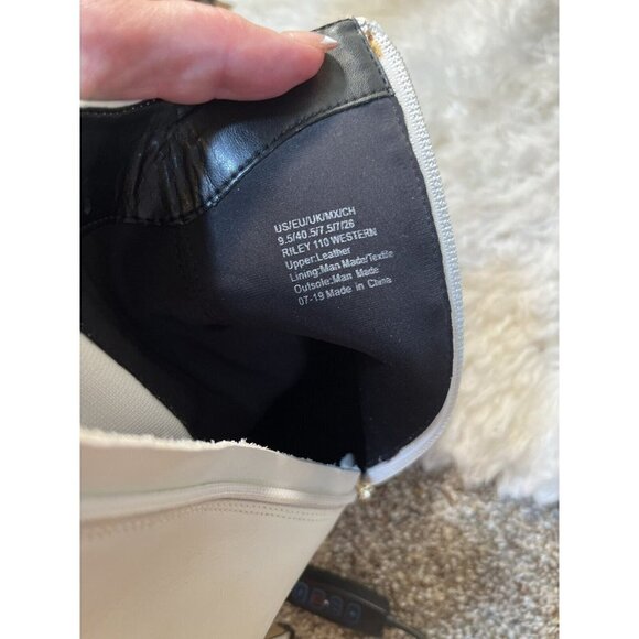 KENNETH Cole New York Women's Riley 110 Western Fashion Boot White SIZE 9.5 - Picture 12 of 12